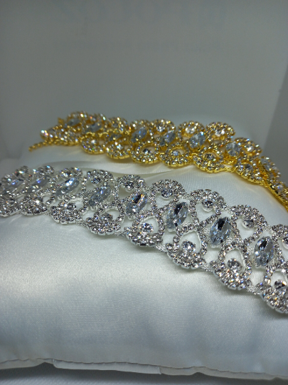 The Eclectic Rhinestone Collar