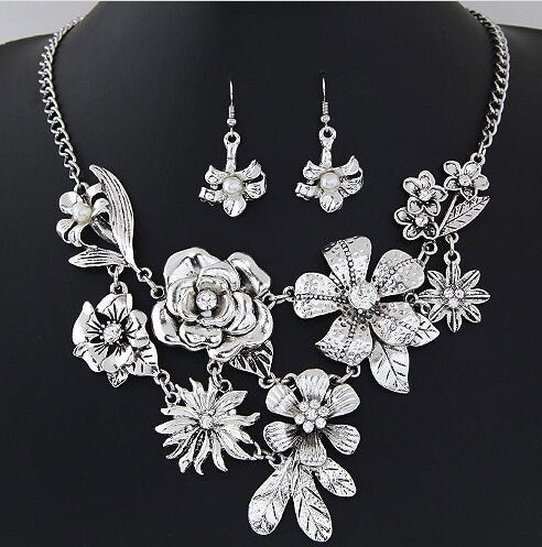 The Flowered Antique  Necklace Set