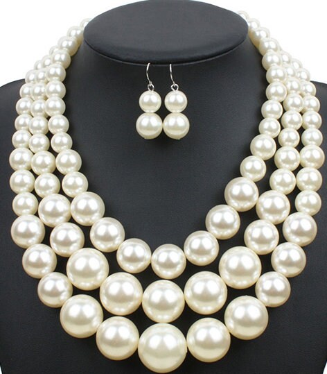 The Three Strand Pearl Necklace Set