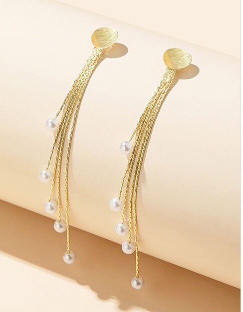 The Flowing Pearl Beaded Earrings