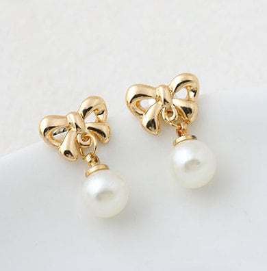 Butterfly Pearl Stud Earring