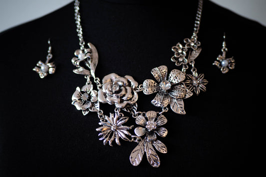 The Flowered Antique  Necklace Set