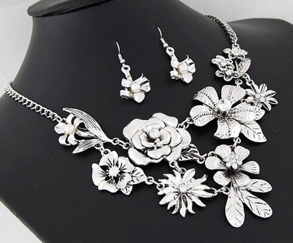 The Flowered Antique  Necklace Set