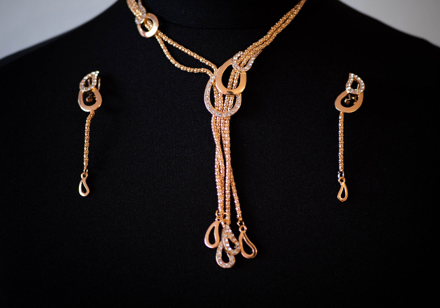 The Rose Gold Necklace Set