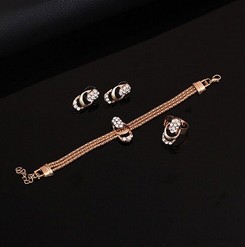 The Rose Gold Necklace Set