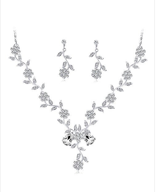 The Flowers, A Necklace Set