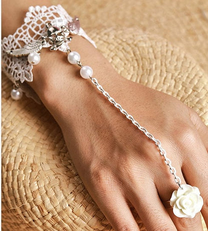 A Lace and Silver Bracelet Ring Set