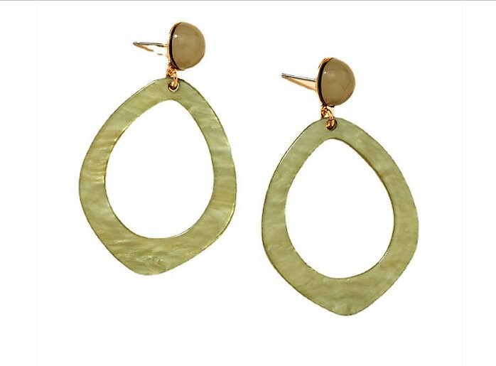 The Pastel Green Oval Earring