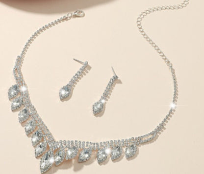 The Tear Drop Necklace Set