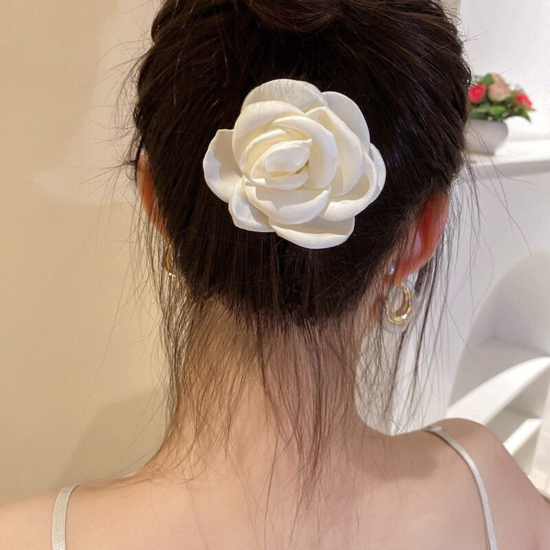 The Cream Flower Scrunchie