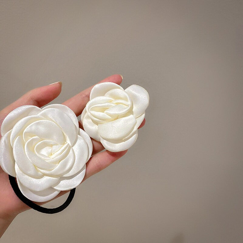 The Cream Flower Scrunchie