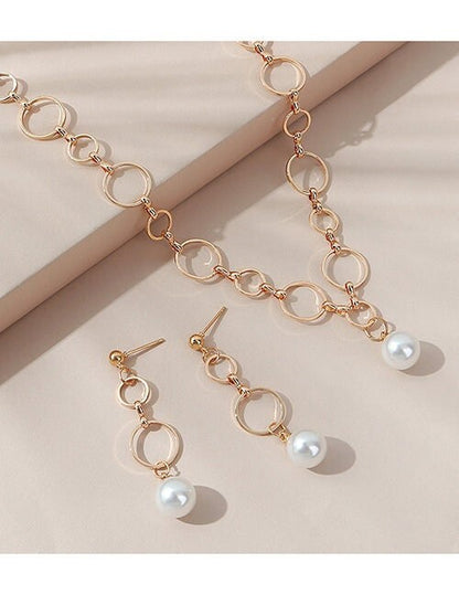 The Looped Circle Necklace Set