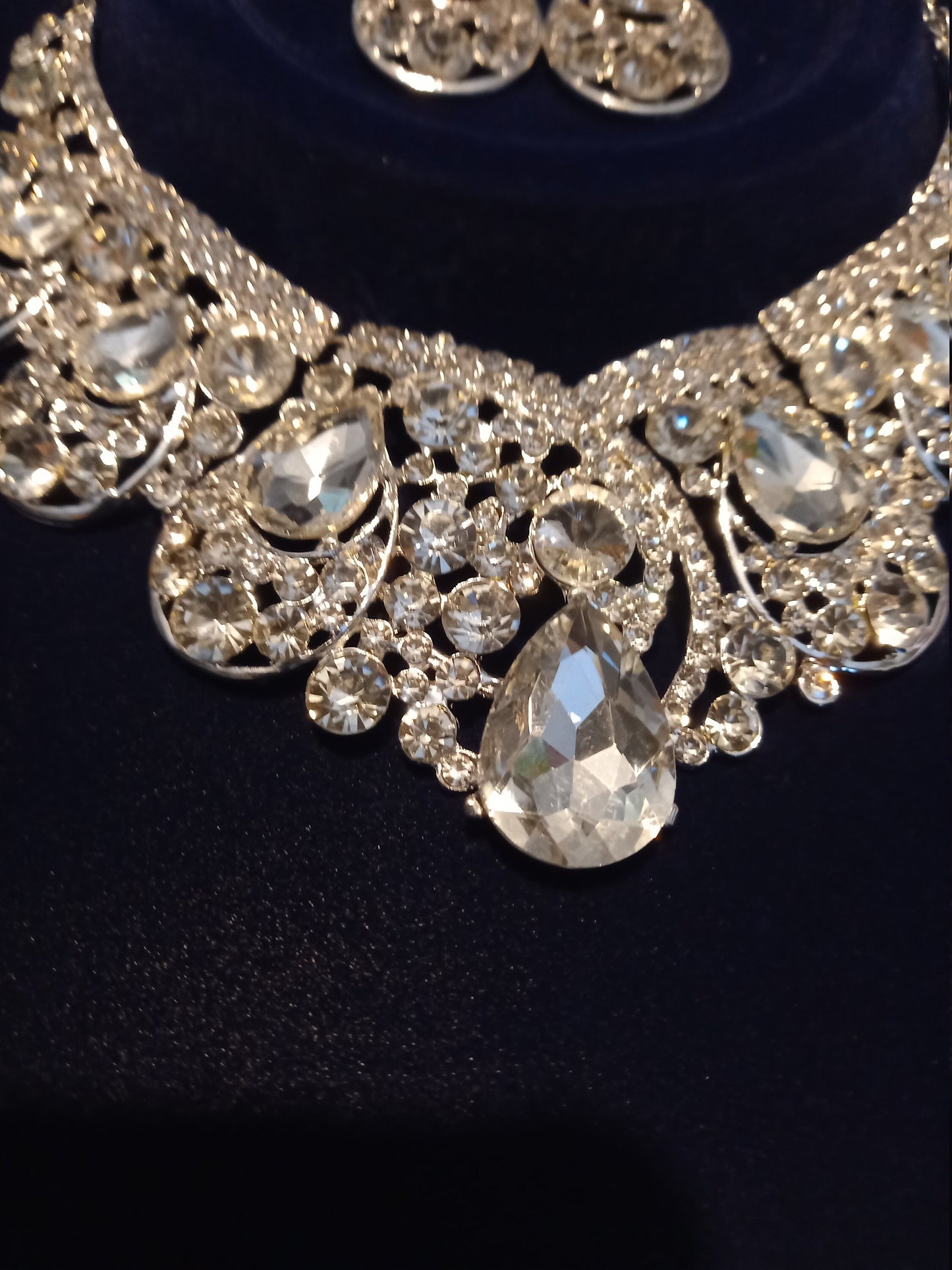 The Bride's Royal Crown And Necklace Set