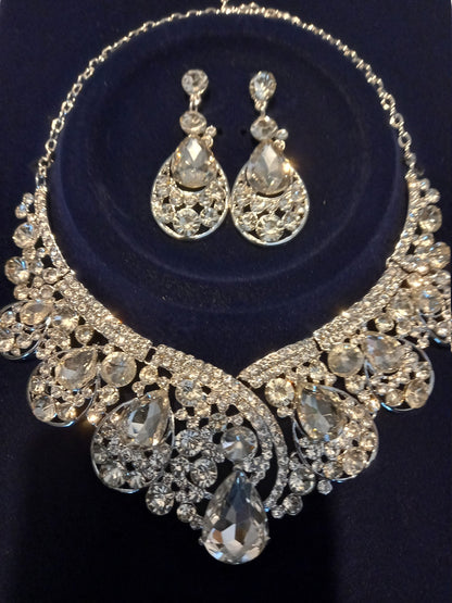 The Bride's Royal Crown And Necklace Set